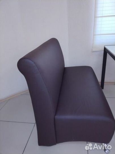 Офисный кожаный диван бу