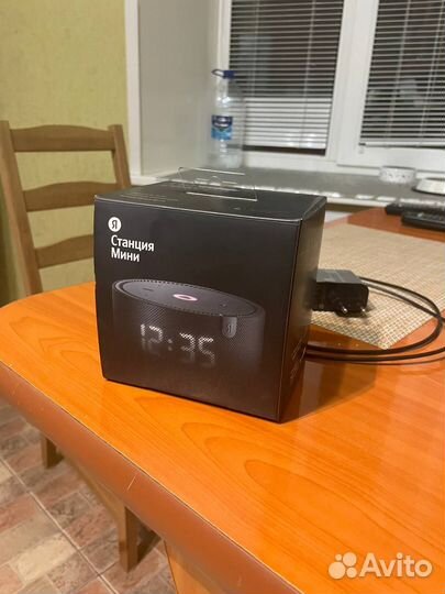 Умная колонка - станция Алиса с часами