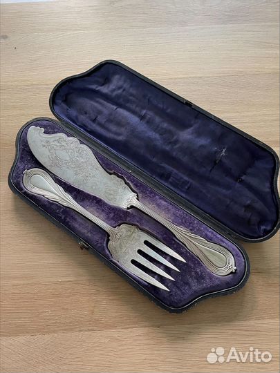 Пара антикварных викторианских серверов для рыбы