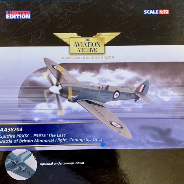 Модель самолета Corgi- Spitfire prxix - PS915