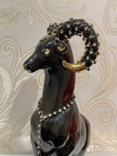 Статуэтка фарфор коза