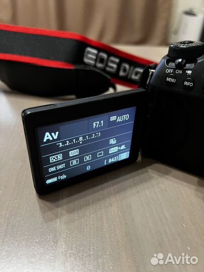 Зеркальный фотоаппарат canon 77D