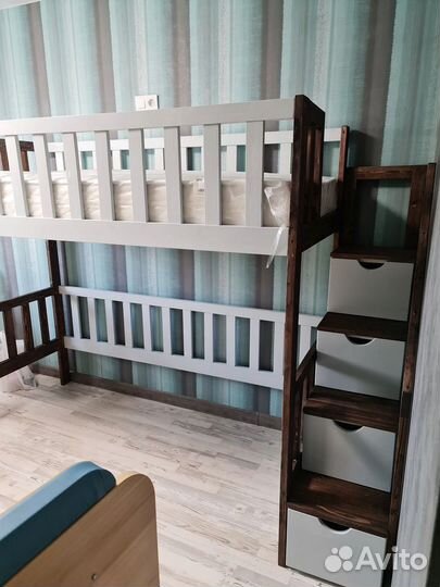 Кровать двухъярусная с бортиком