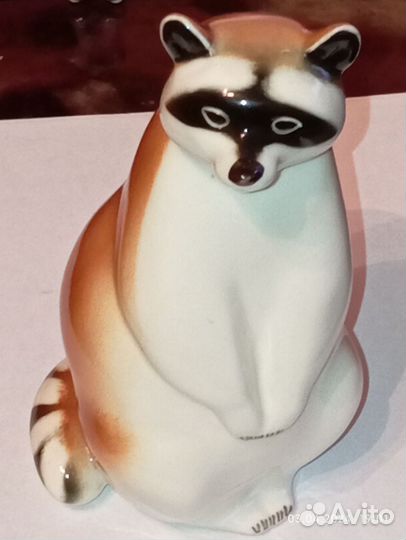 Статуэтка Енот