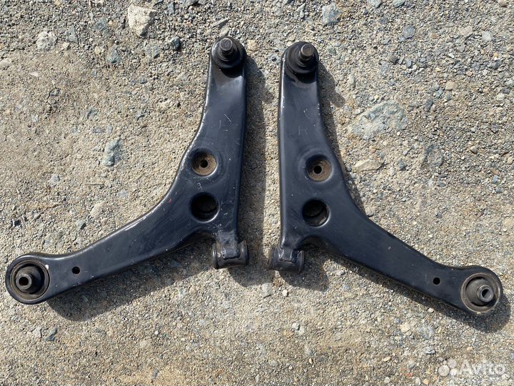 Рычаги передние пара Mitsubishi Lancer 9