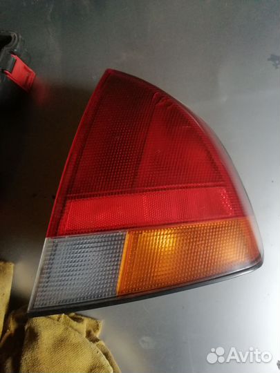 Фонарь задний левый Митсубиси каризма