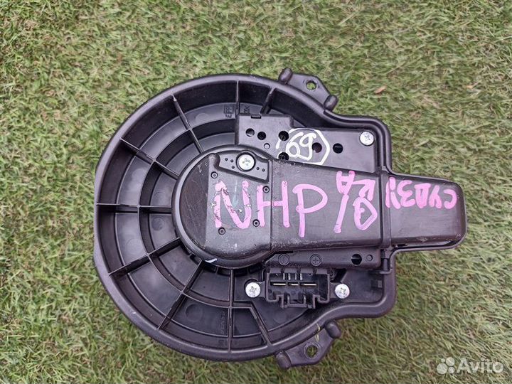 Мотор печки Toyota Aqua NHP10