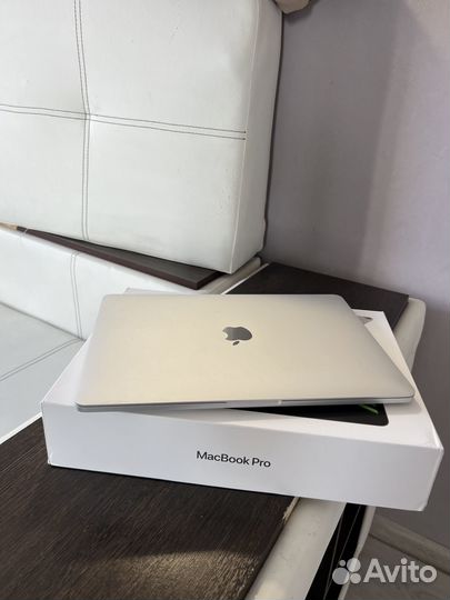 MacBook Pro 13 2018 Touch Bar Silver 256g 357цикл
