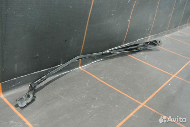 Поводок стеклоочистителя правый -Skoda Rapid