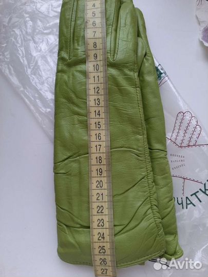 Перчатки кожаные новые и несколько пакетов одежды