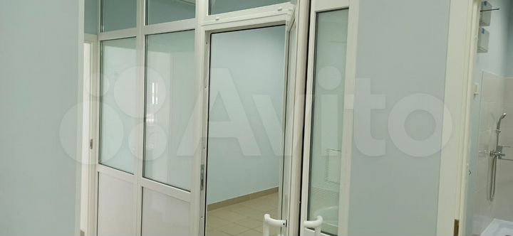 Помещение под медицинский центр, 247.5 м²