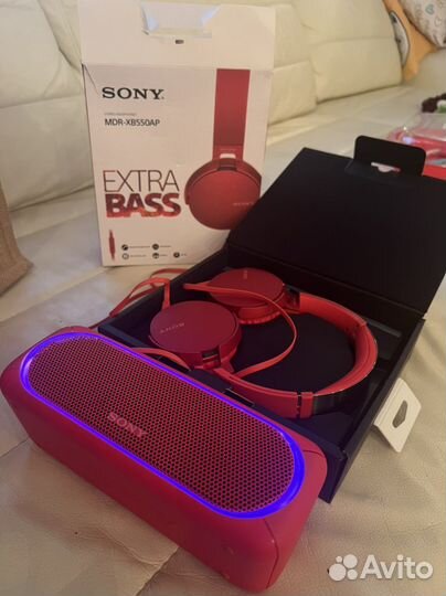 Наушники с микрофоном и портативная колонка Sony
