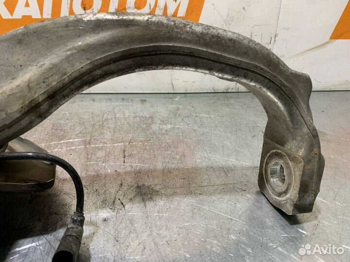 Цапфа/кулак поворотный передний правый Mercedes-Benz C-Class