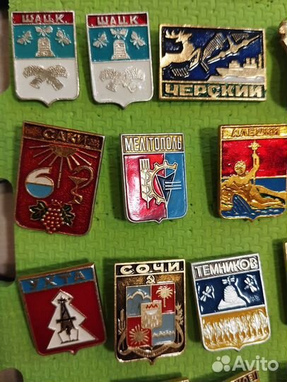 Значки гербы разные 1