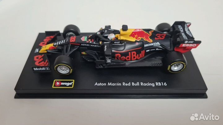Модель болида Burago Aston Martin RedBull Racing R