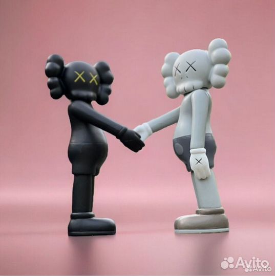 Классические фигурки kaws