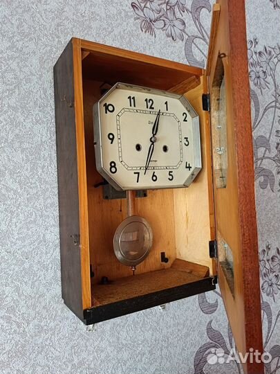 Часы янтарь настенные с боем