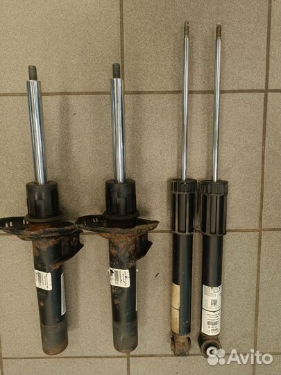 Комплект стоек jetta 7