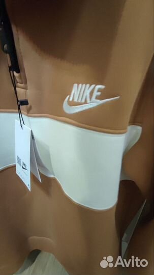 Свитшот на замке Nike