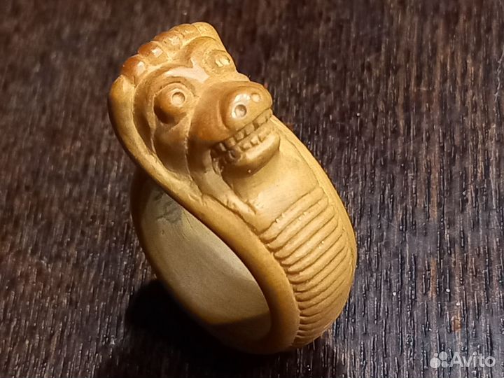Старинный резной китайский перстень, дерево Сандал
