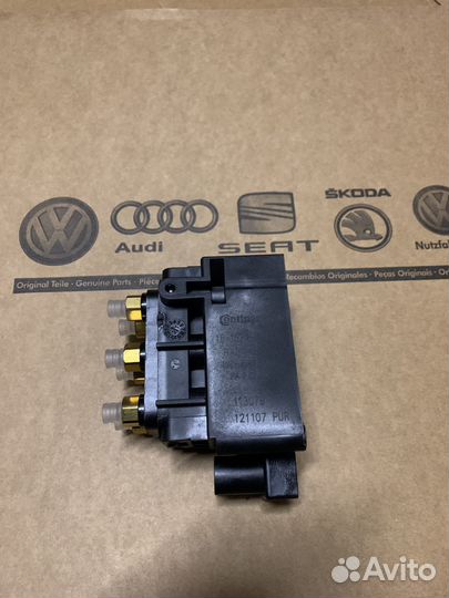 Блок клапанов пневмоподвески VW Touareg NF 2 7P