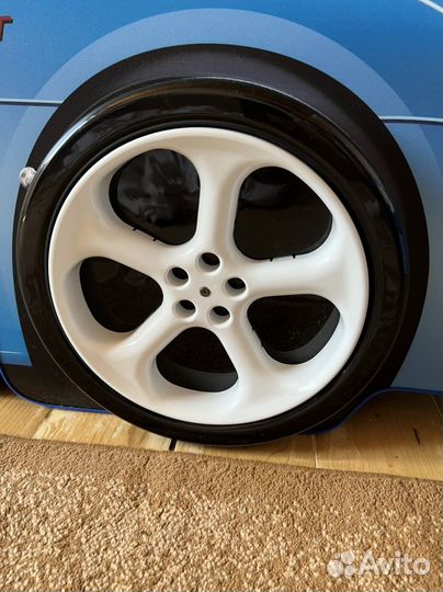 Детская кровать машина