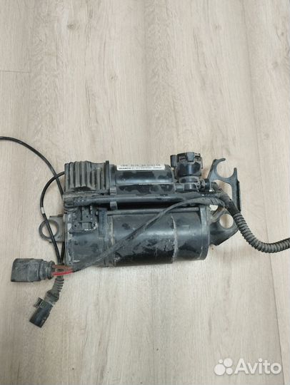 Компрессор пневмоподвески под ремонт VW Touareg