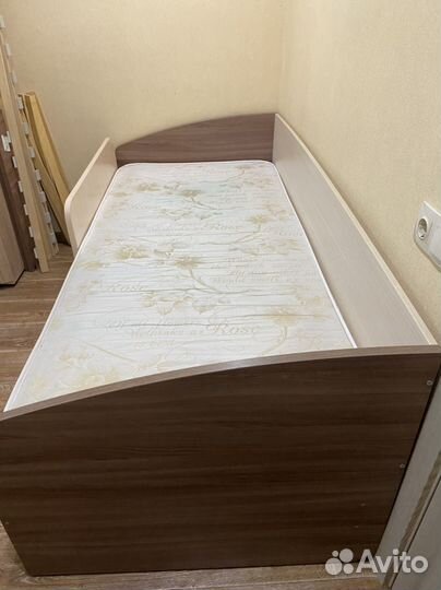Кровать односпальная