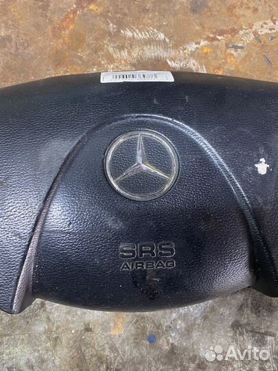 Подушка безопасностив рулевое колесо