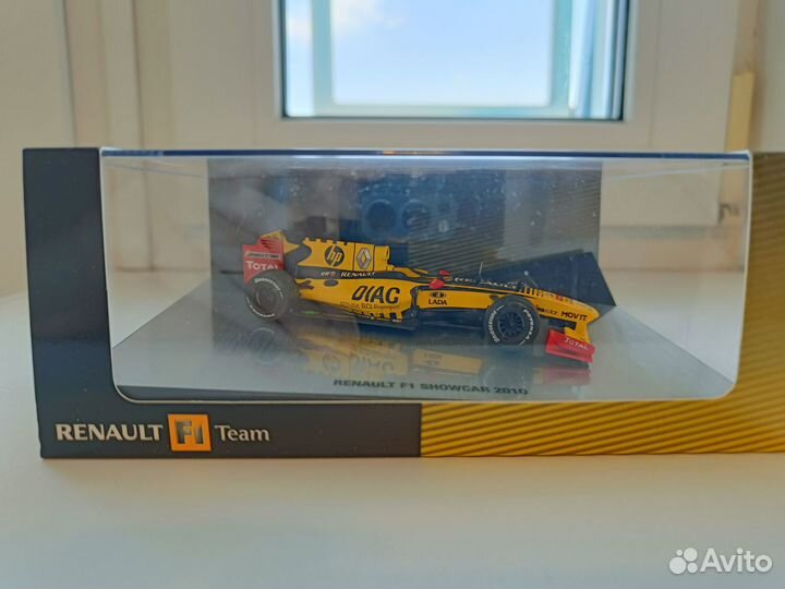 Модель Renault R30 2010 Петров Формула 1 Norev