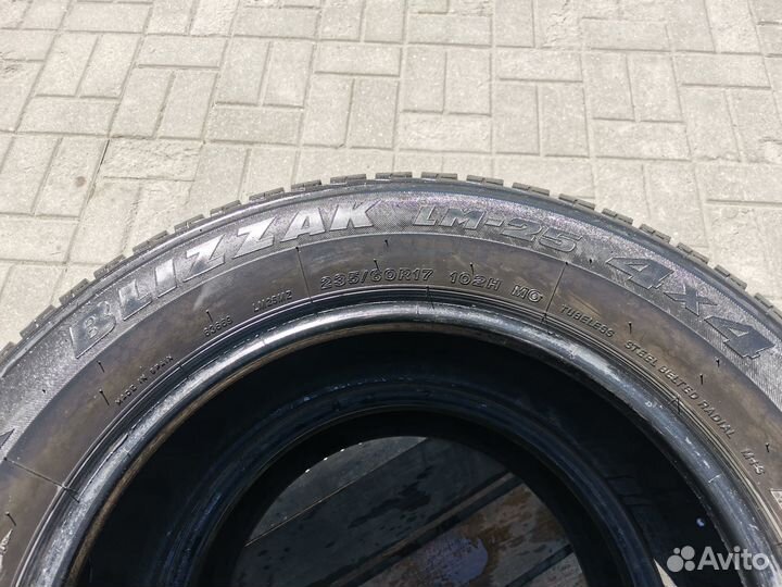 Bridgestone Blizzak LM-25 4x4 235/60 R17 102H