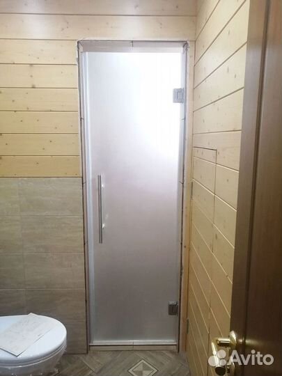 Распашные стеклянные двери