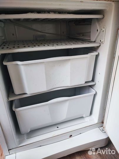 Холодильник indesit c132g