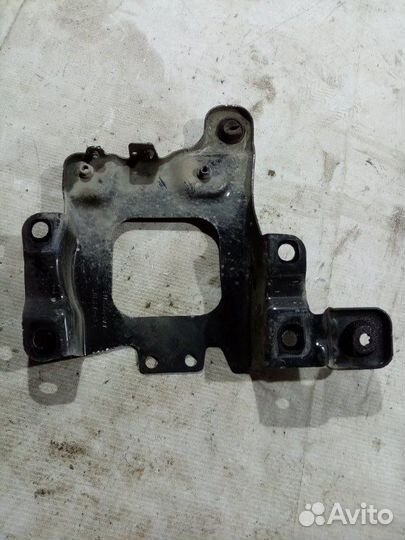 Крепление акб Ford Focus III 1.6 2012