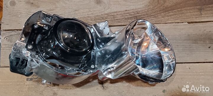 Часть фары Pajero Sport 2