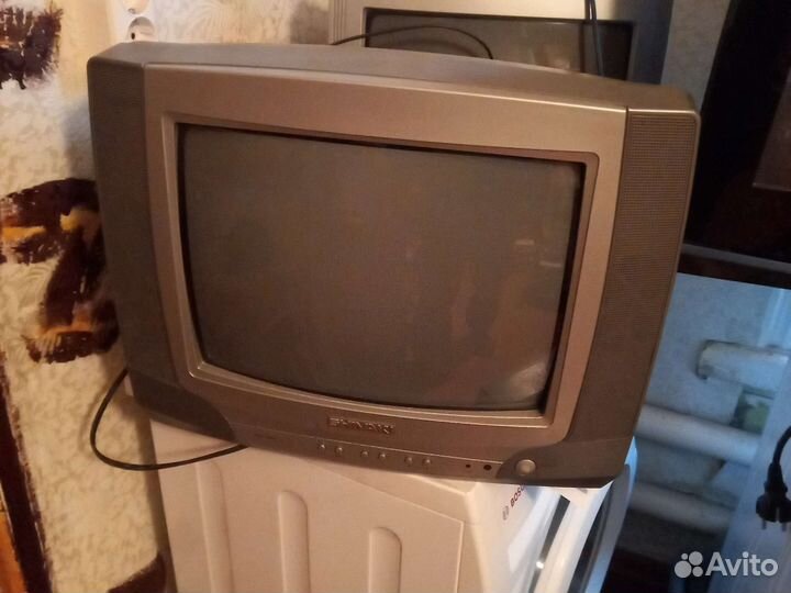 Телевизор бу маленький