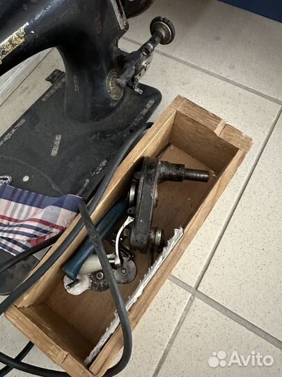 Старинная швейная машина