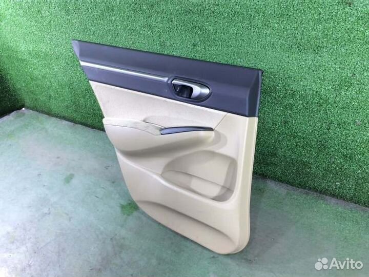 Обшивка двери задняя левая Honda Civic FD1 R18A