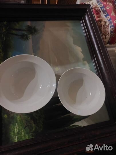 Бокалы,тарелки,вилки, ложки,ножи, подносы. Посуда