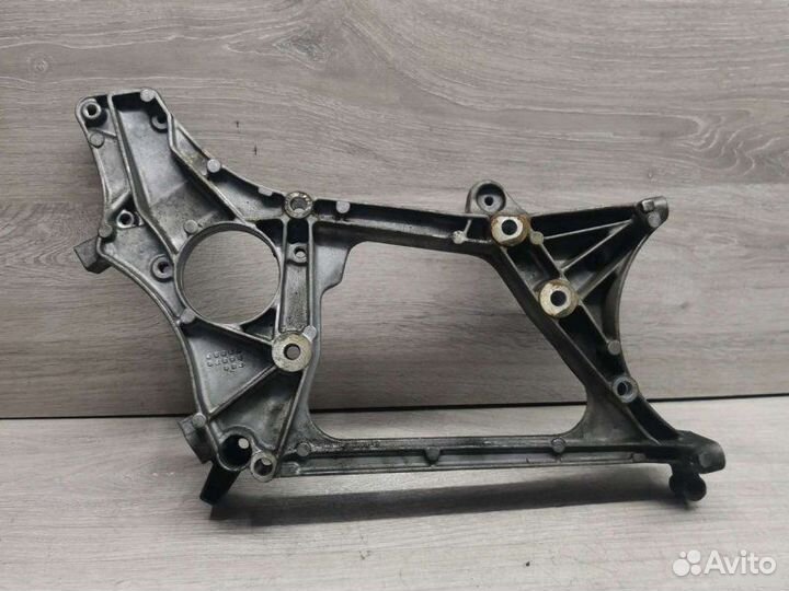 Крышка двигателя Mercedes OM651