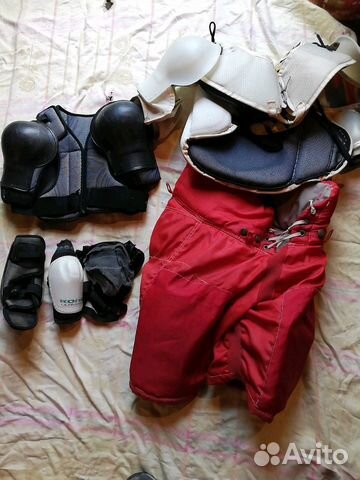 Шорты и нагрудники для игры в хоккей