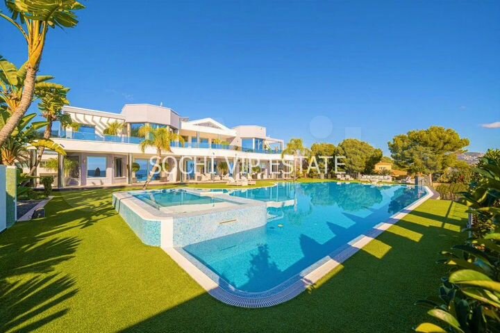 Дом 720 м² на участке 40 сот.