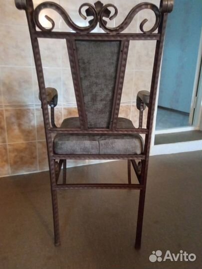 Стол и стулья