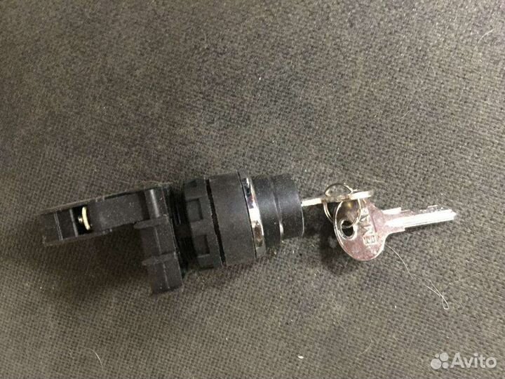Пусковой замок (кнопка) с ключом 0-1 emas