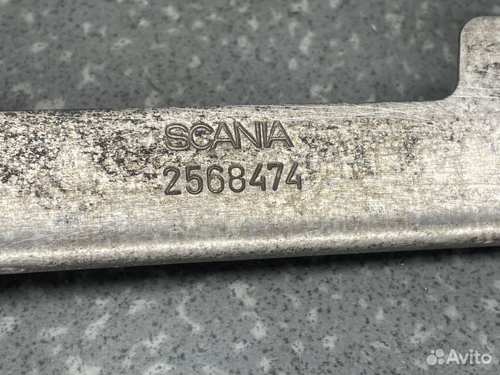 2568474 Кронштейн вентиляционного люка 6 серия