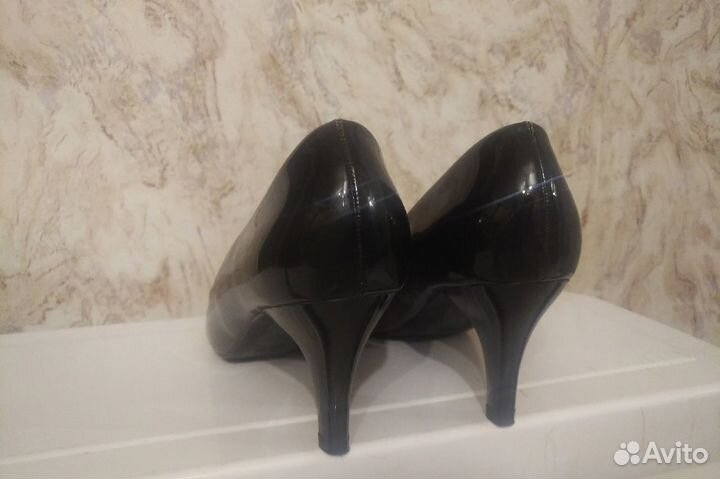 Женские туфли на шпильке