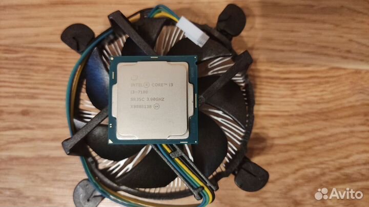 Процессор Intel core i3 7100 с кулером