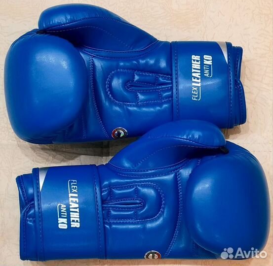 Боксерские перчатки 10 oz clinch