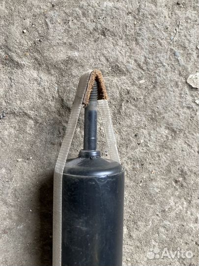 Амортизатор задний KYB Mitsubishi Pajero / Montero