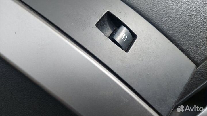 Обшивка двери передняя правая Bmw 525I E60